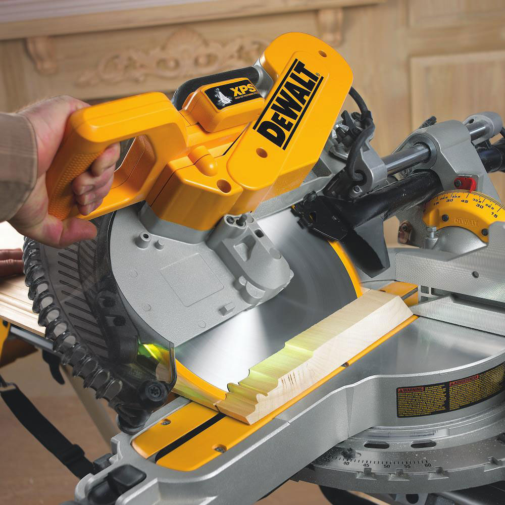 DEWALT 12-Inch Sliding Compound Miter Saw, Double Bevel (DWS780).
