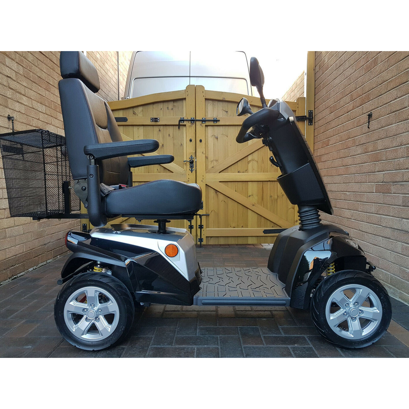 BRAND NEW MOBILITY SCOOTER KYMCO MAXER.ALL TERRAIN MOBILITY SCOOTER.CAN DELIVER