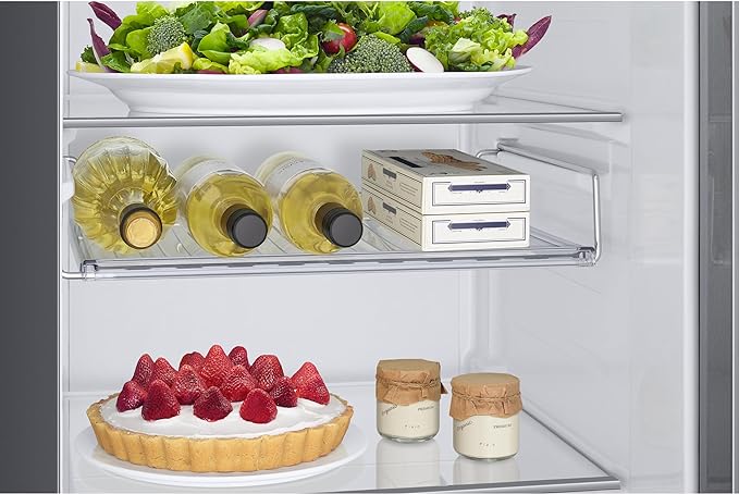 Samsung Classic Fridge Freezer, with Wine Shelf, Features Big Door Bin, All Around Cooling and SpaceMax Technologies, Silver, 7 Series, RB34C652ESAEU [Energy Class E]